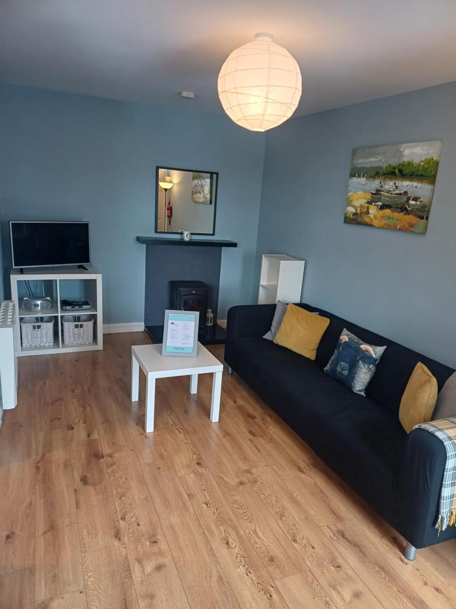 Clonbur House - Two Bedroom Village Apartment غالواي المظهر الخارجي الصورة